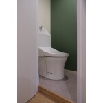 すっきりとしたデザインのトイレ