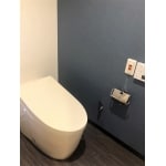 色遣いのアクセントが空間を引き立てるトイレのリフォーム