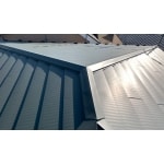 潮風にも強いガルバリウム鋼板の屋根材で施行