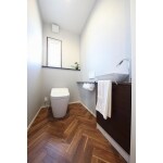 シンプルで洗練されたデザインのトイレ空間