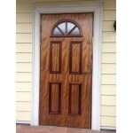 木目調の新品のドアのような塗装