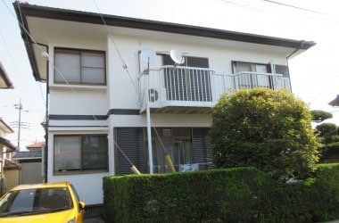 駐車場に配慮して足場を設置