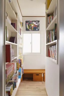 階段室をミニ書斎にする事例