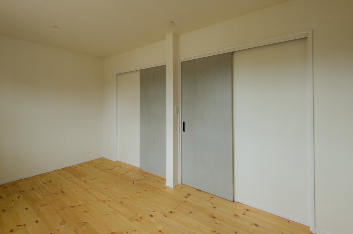 お部屋のドアは開き戸と引き戸のどちらがいい？ ドアのリフォーム方法を解説！｜リフォーム会社紹介サイト「ホームプロ」