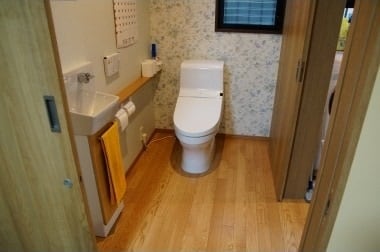車いすでも利用しやすい広々としたトイレ