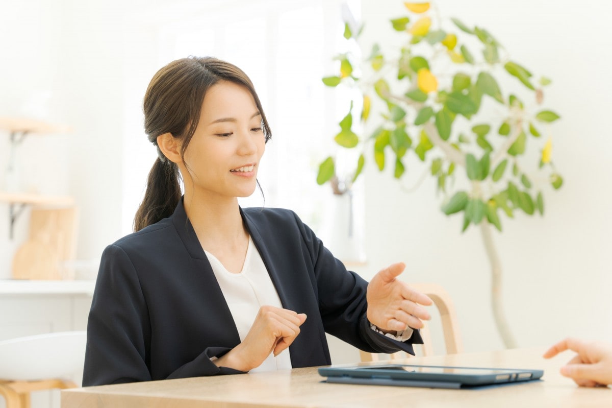 リフォーム会社の担当者との打ち合わせのイメージ