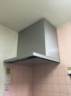 キッチンのレンジフードだけを交換した写真