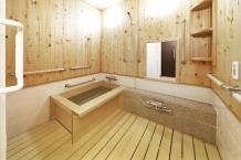 落ち着きの木製風呂・檜風呂にリフォーム