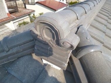 屋根瓦を補修し終わった棟の写真